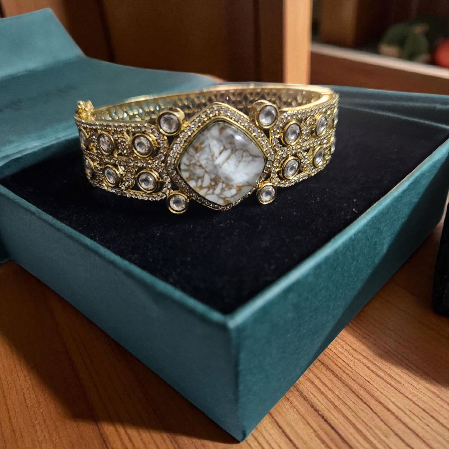 Antique Gold-Plated white moon Stone Bracelet