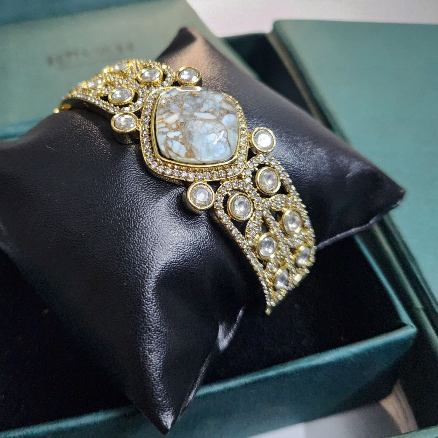 Antique Gold-Plated white moon Stone Bracelet