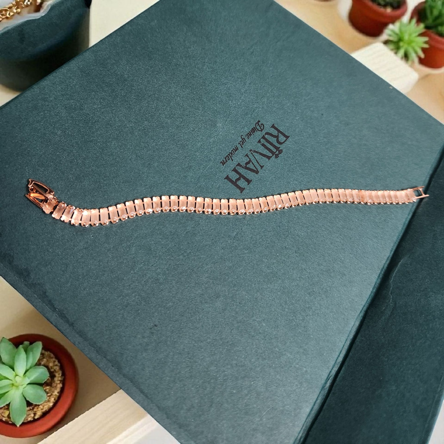 Rose Gold Bracelet – Elegant Geometric Link Design