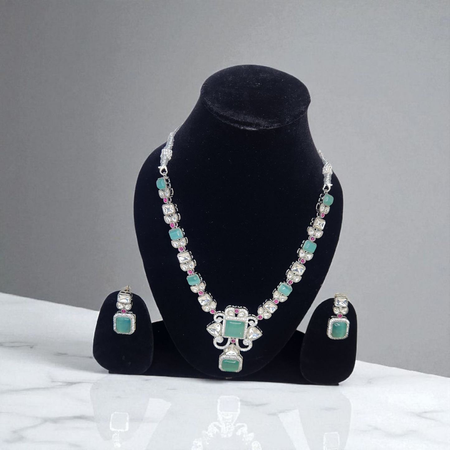 Emerald & Kundan Necklace Set – Elegant Bridal Jewellary