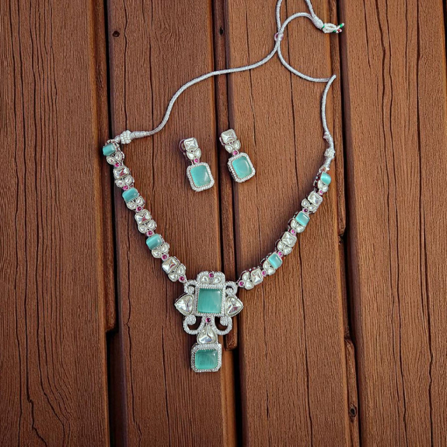 Emerald & Kundan Necklace Set – Elegant Bridal Jewellary