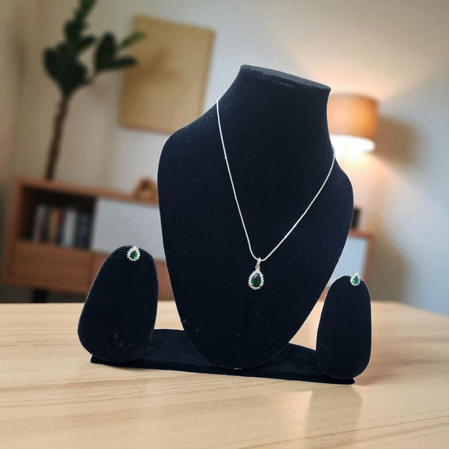 Teardrop Green Pendant AD Set with Earrings – Elegant Silver Finish