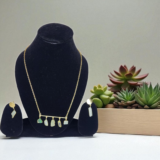 Raw Stone Green Bar Necklace Set – Minimal Gold Chain with Natural Stones