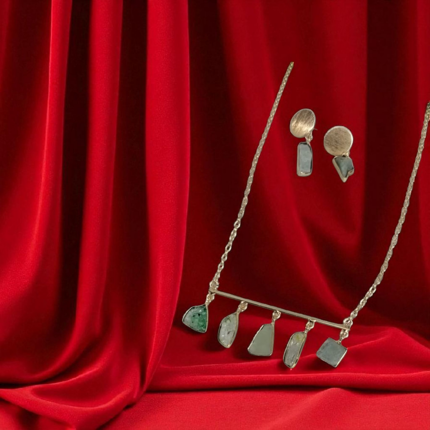 Raw Stone Green Bar Necklace Set – Minimal Gold Chain with Natural Stones