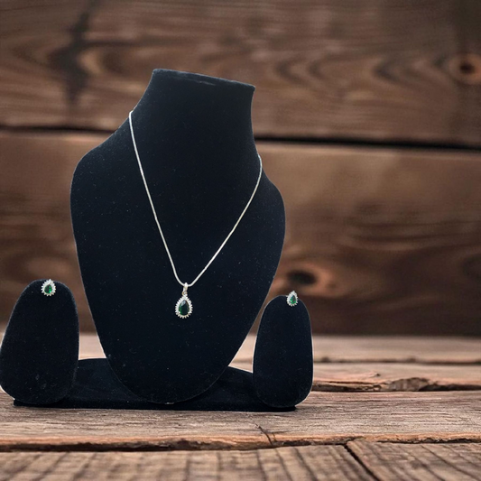 Teardrop Green Pendant AD Set with Earrings – Elegant Silver Finish